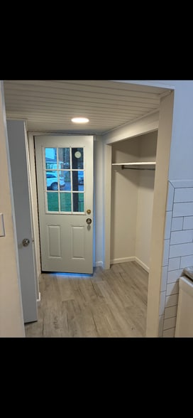 Rear Entrance - 3 Ross St