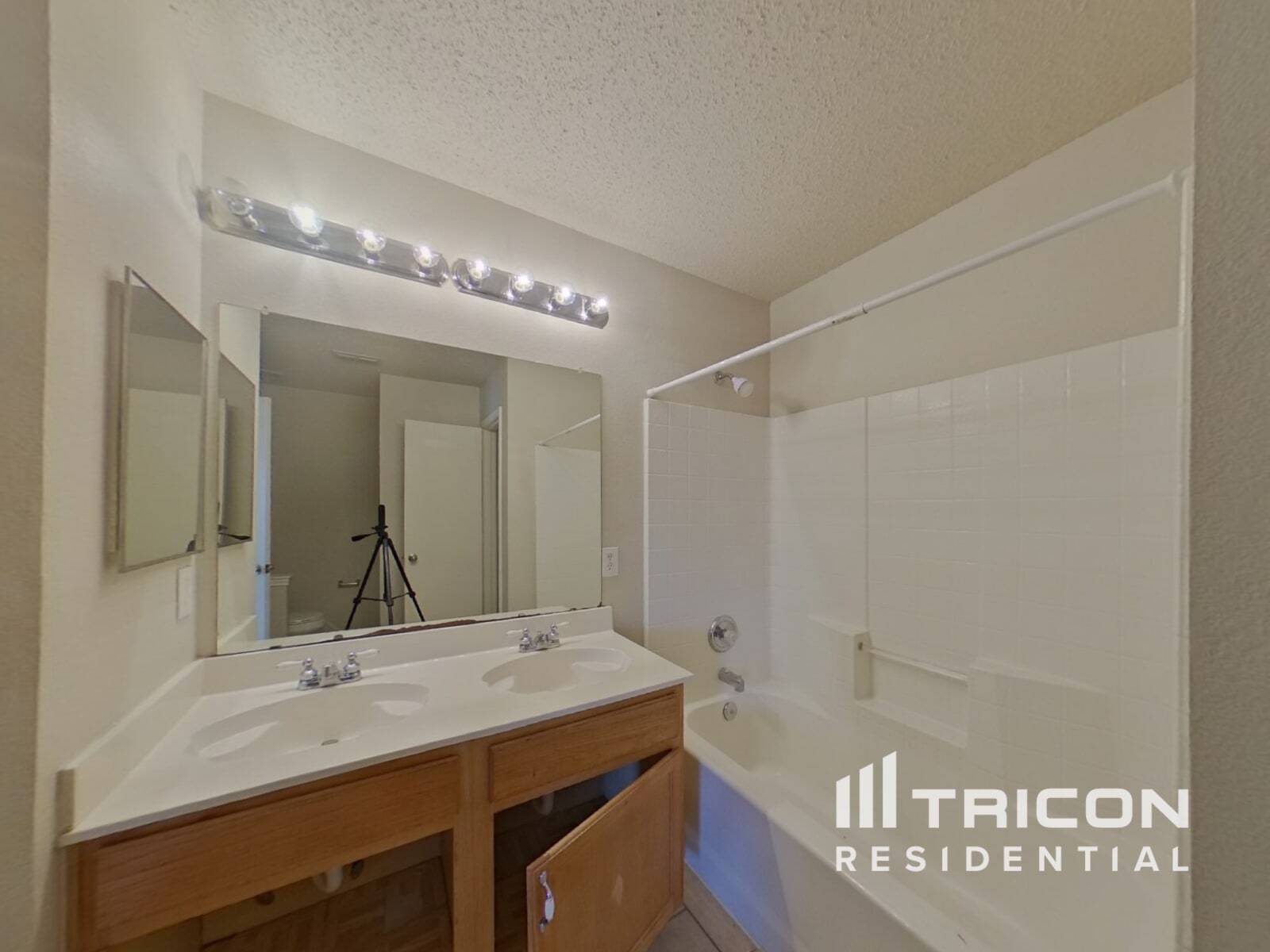 Building Photo - 8769 Garden Springs Dr