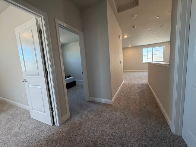 Building Photo - Beautiful 5 bedroom, 4 bathroom 2 story home in Rancho Cordova!!!