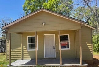 Building Photo - 607 Circus St