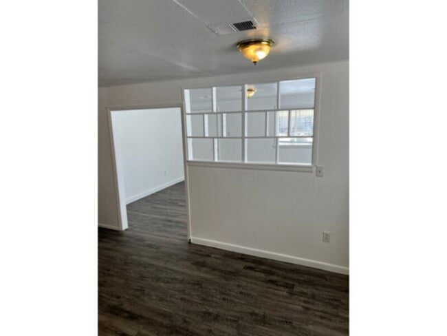 Building Photo - 1 Winona Ct