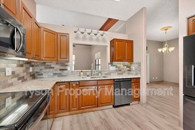 Building Photo - 13413 Summit Hills Pl NE