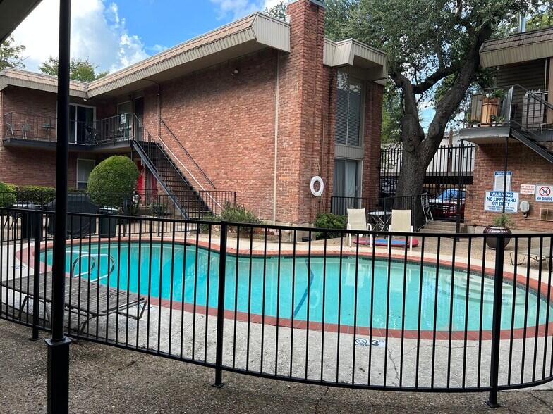 Building Photo - 4340 Cedar Springs Rd