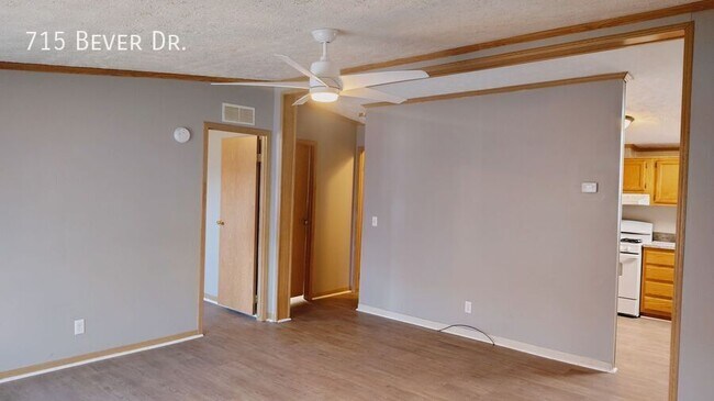 Building Photo - 715 W Bever Dr