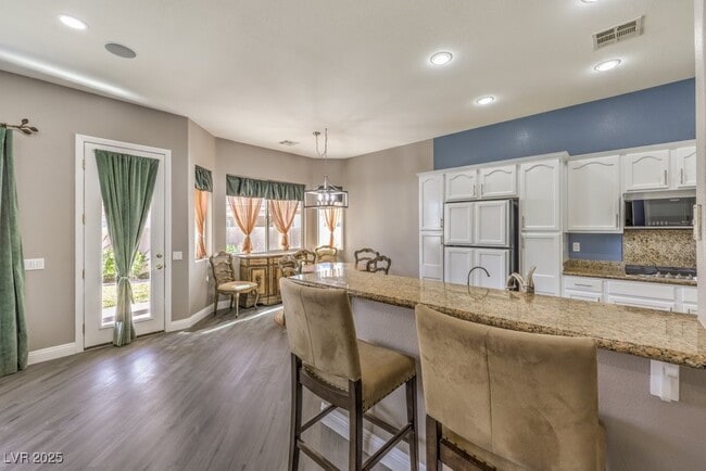 Building Photo - 10575 Regal Stallion Ave