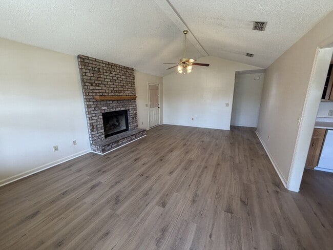 Building Photo - Home For Rent