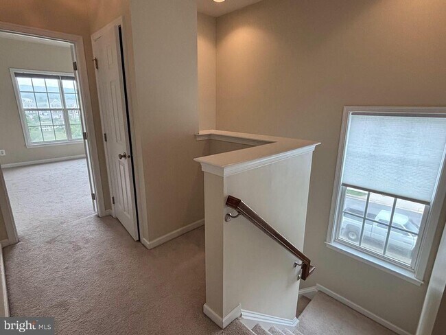 Building Photo - 301 Klee Dr