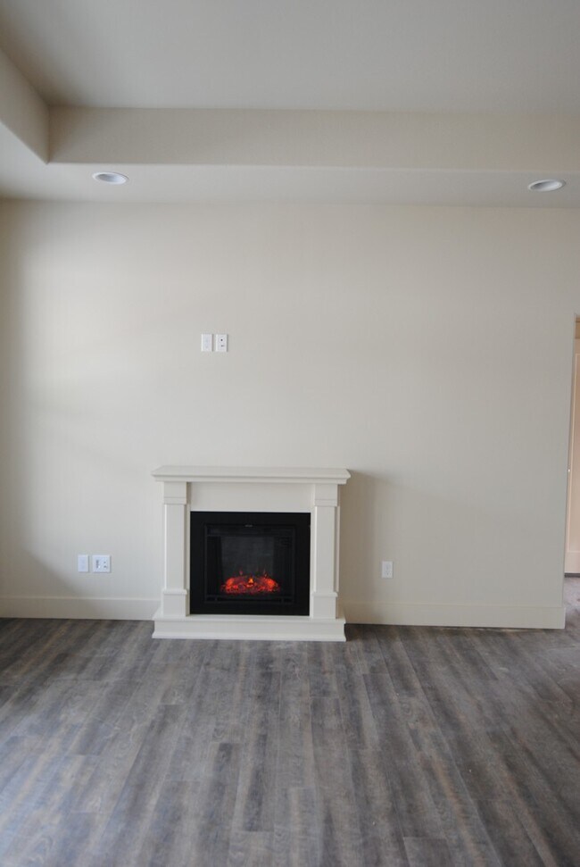 Building Photo - 1708/1710 Danny Boy Ln. Duplex