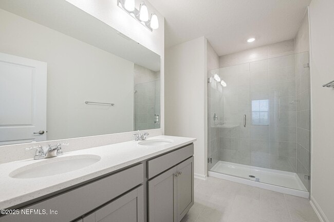 Building Photo - 259 Brandon Lks Dr