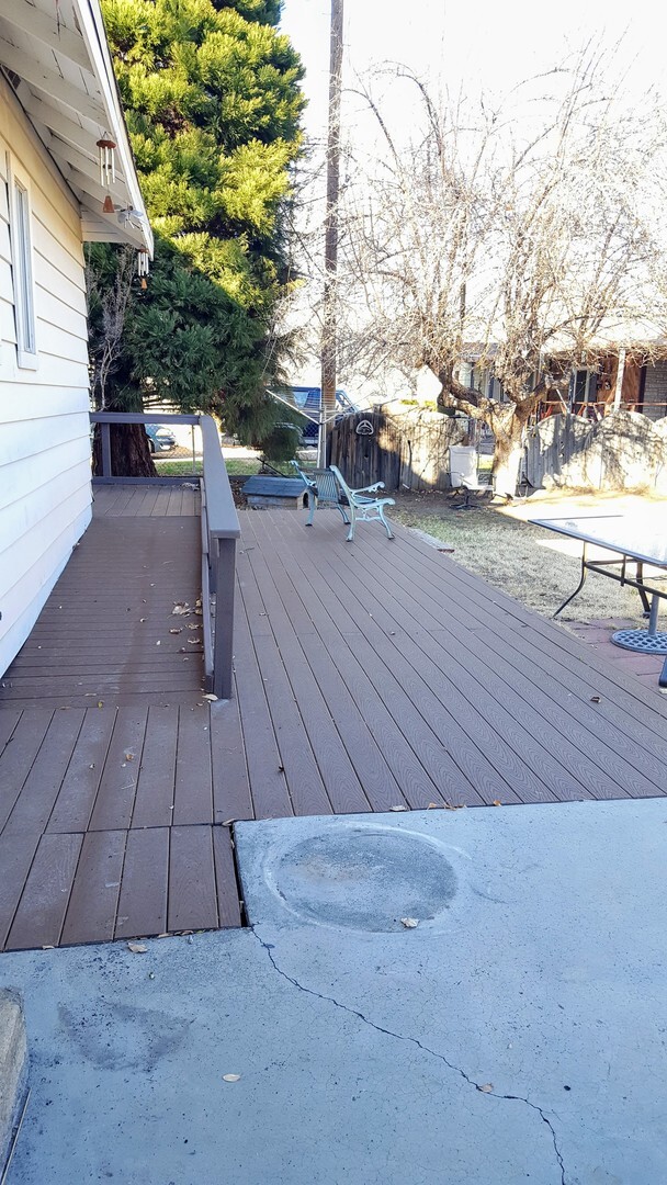 Building Photo - Three bedroom, 2 bath with high ceilings d...