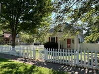 Building Photo - 1352 N Summit Ave
