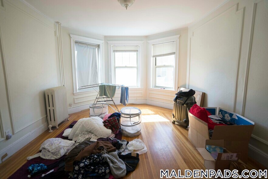 Building Photo - 90 Maple St