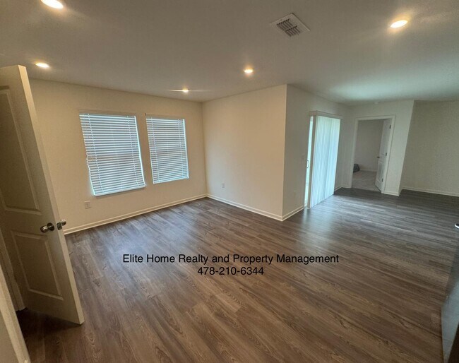 Building Photo - 140 Lochwolde Dr