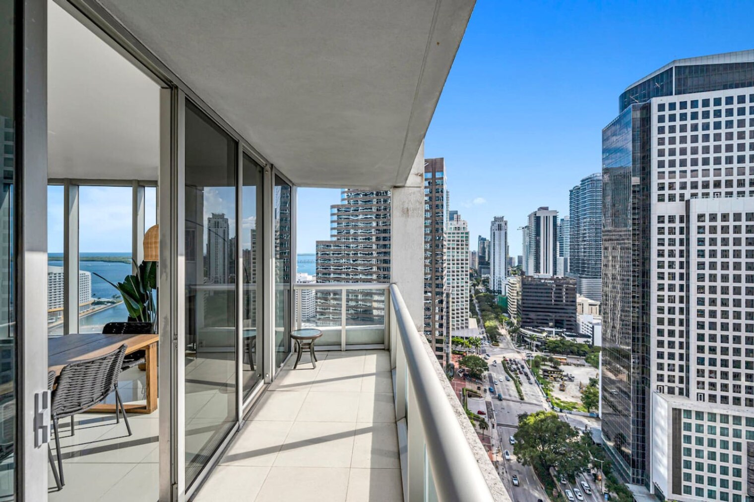 Building Photo - 485 Brickell Ave
