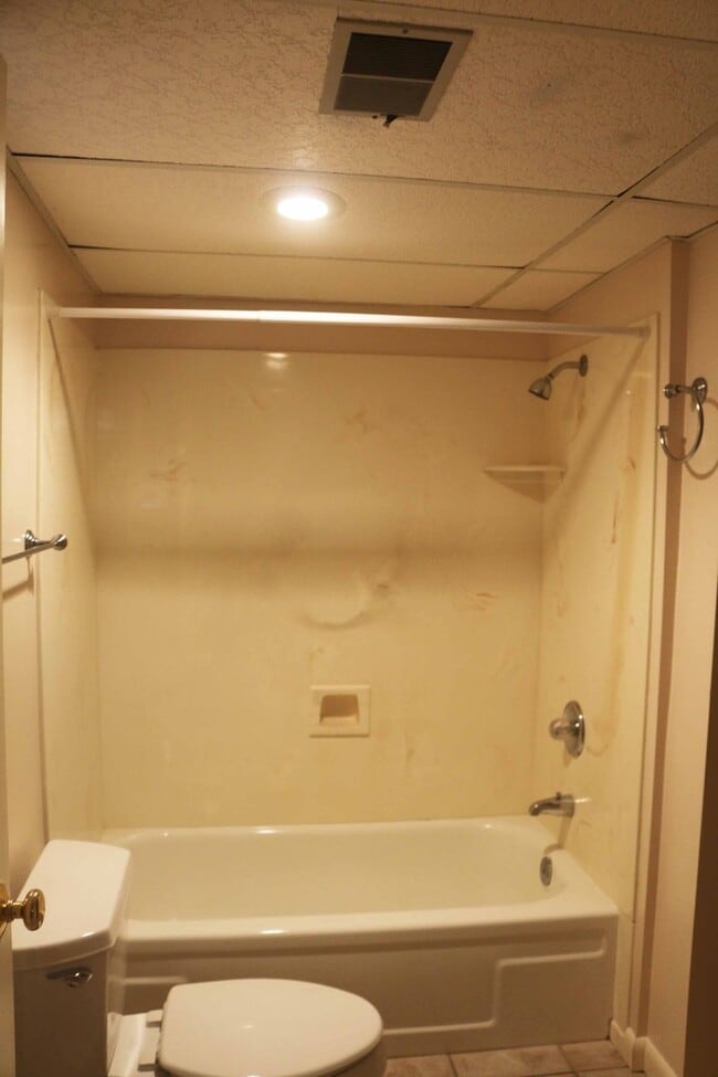 Building Photo - Sandy home for rent(basement only)