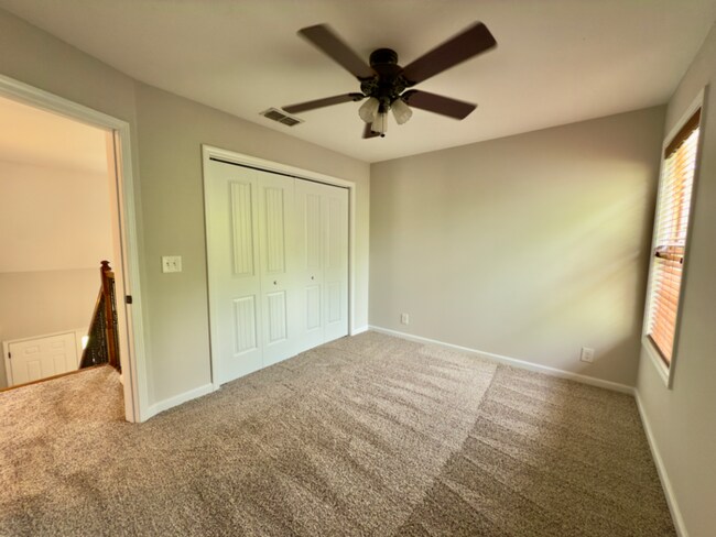 Building Photo - 638 Hidden Valley Dr