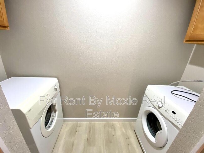 Building Photo - 200 E Southern Ave