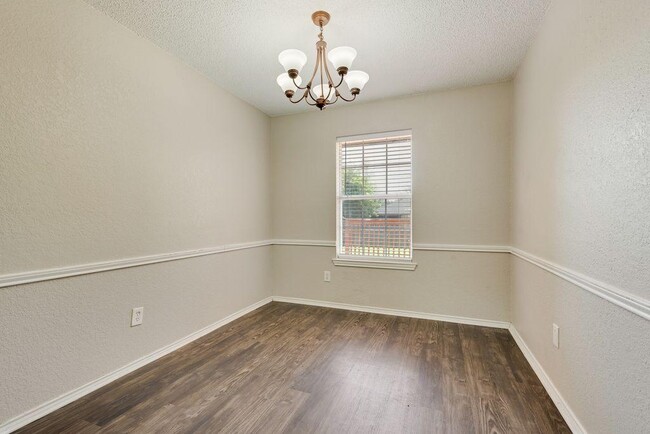 Building Photo - 512 Thomas Trail