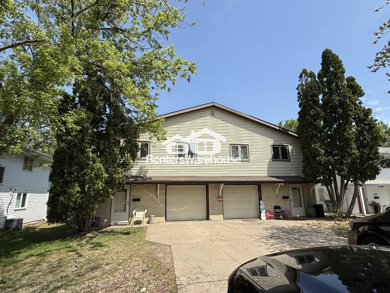 Primary Photo - 405 Monroe Pl