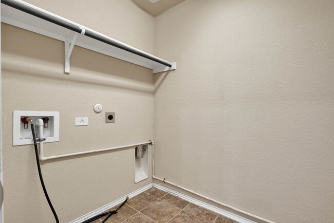 Building Photo - Spacious 5-Bedroom Beauty in Redbird Ranch –  with Community Perks!