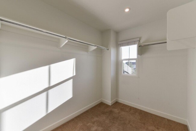 Building Photo - Irvine Single Family house 4bd/3ba Eastwoo...