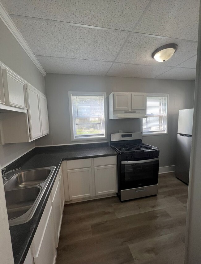 Building Photo - Updated 3BR Home with Central Air in Moline