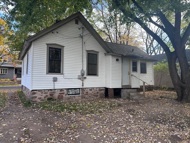 Building Photo - 120 N 4th Ave