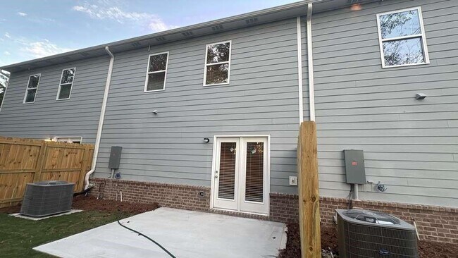 Building Photo - 2415 Poppy Ct