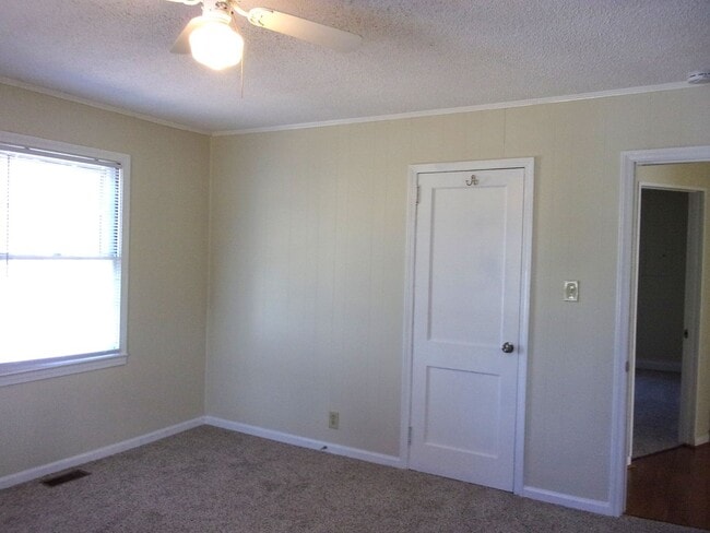 Building Photo - Cute House with Large Backyard and Deck