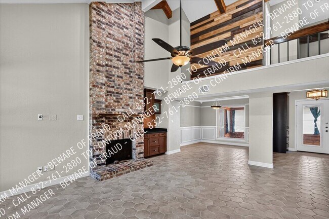 Building Photo - 593 King Cir