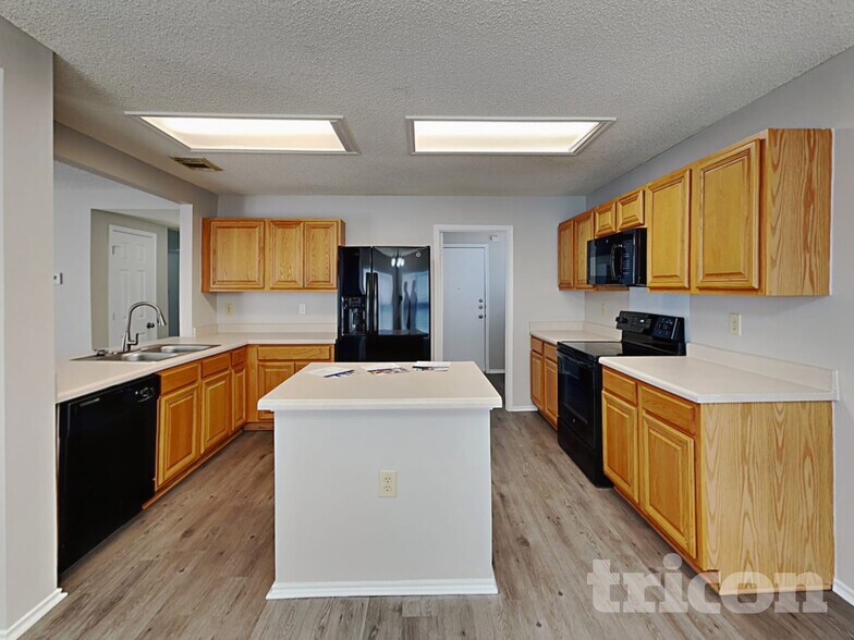 Building Photo - 1074 Stone Branch