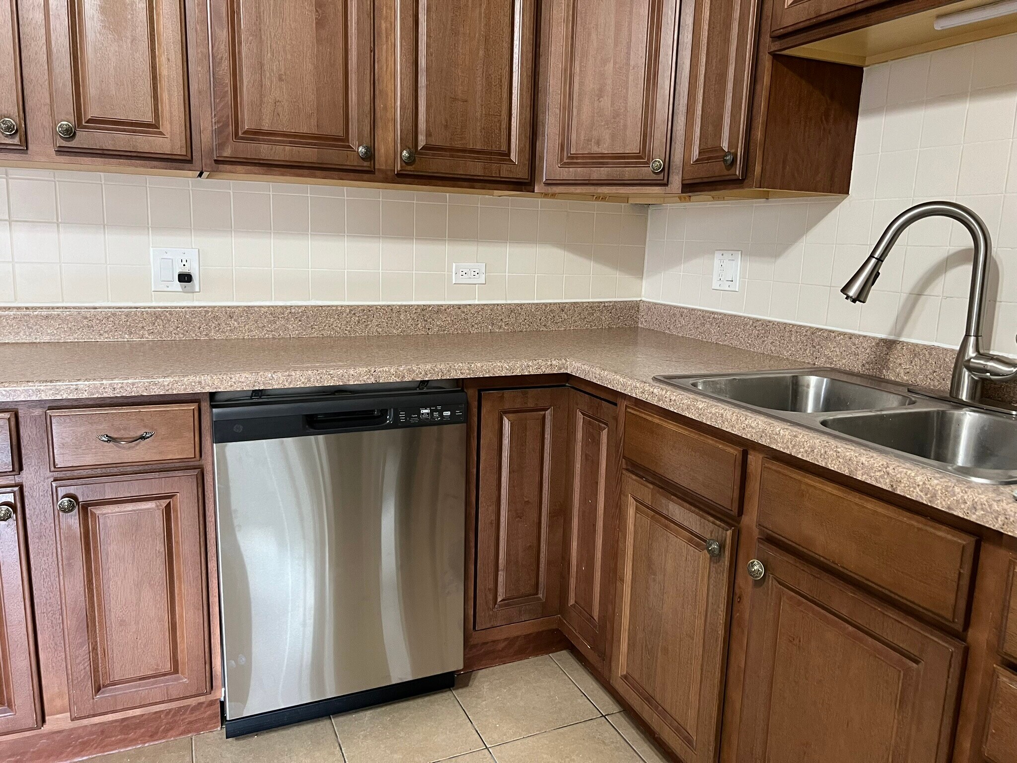 Building Photo - 4718 N Laramie Ave