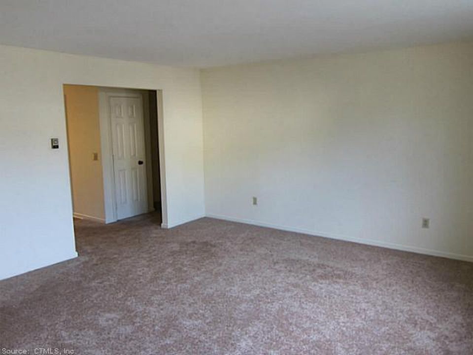 Living Room - 25 Founders Village