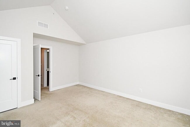 Building Photo - 136 Iron Hill Way