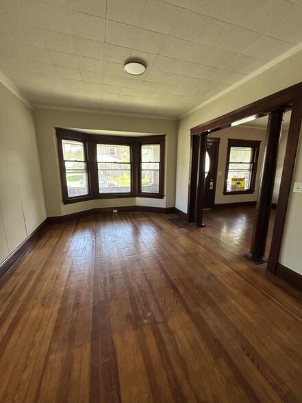 Primary Photo - 3344 W 44th St