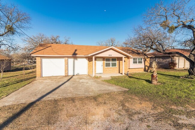 Building Photo - 1822 Greenwood Ln