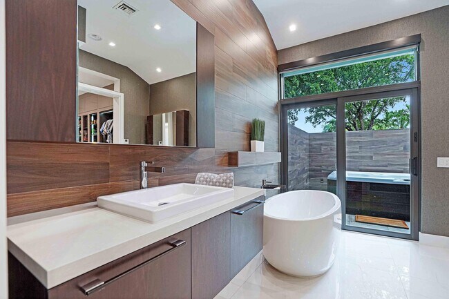 Building Photo - 3012 NW 61st St