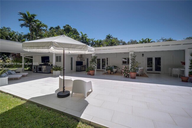 Building Photo - 11905 SW 67th Ave