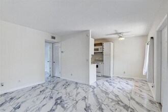 Building Photo - 1405 Miami Rd