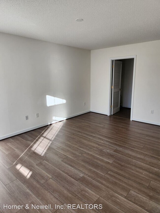 Building Photo - 4 br, 2.5 bath House - 3315 Clearview Court