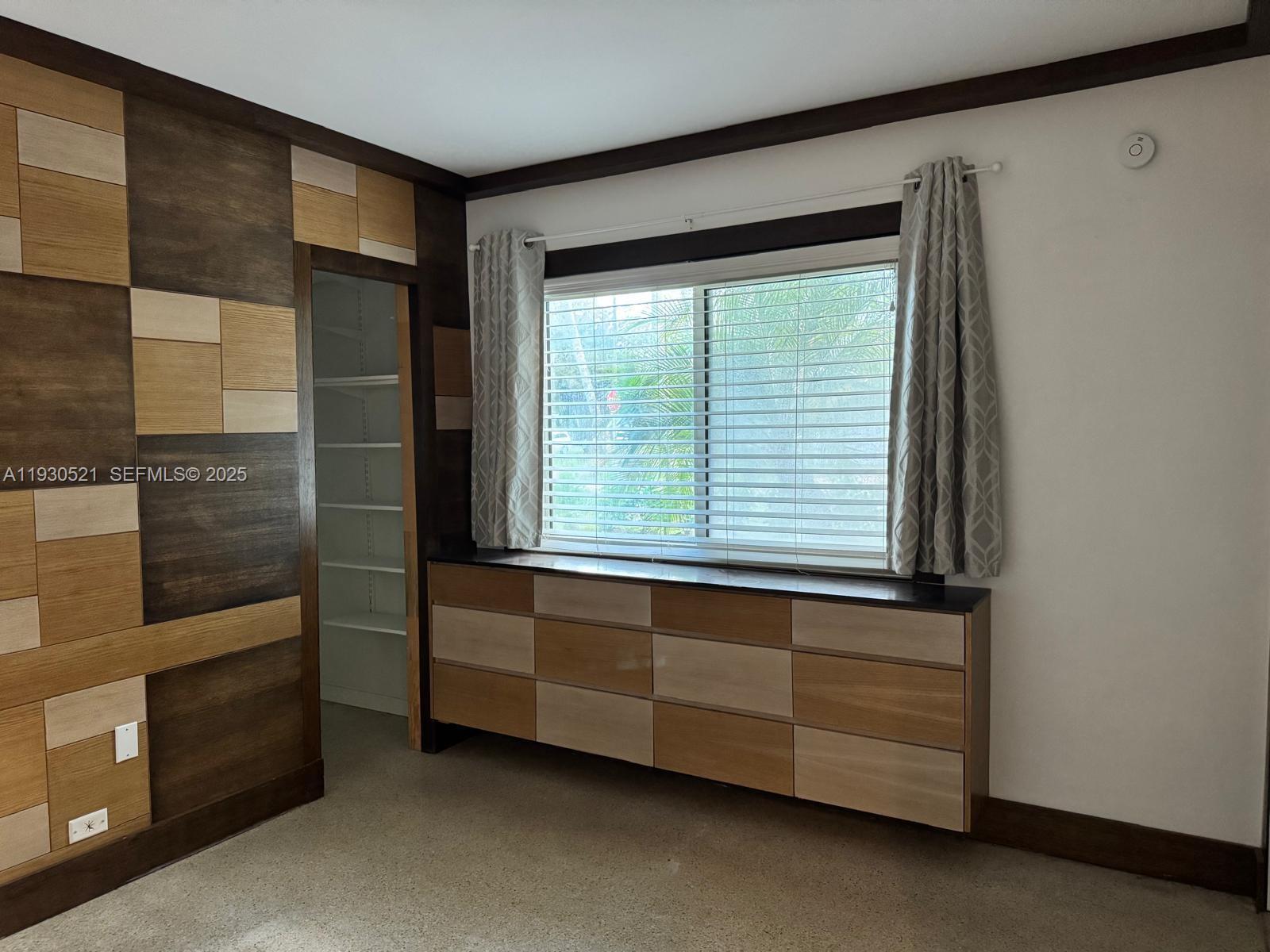 Building Photo - 985 NE 115th St