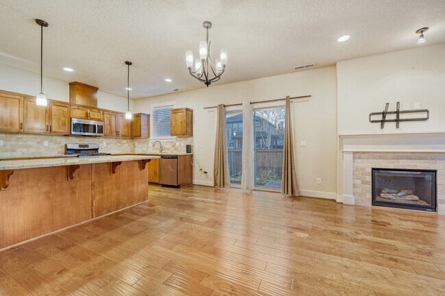 Building Photo - 590 SW 199th Ave