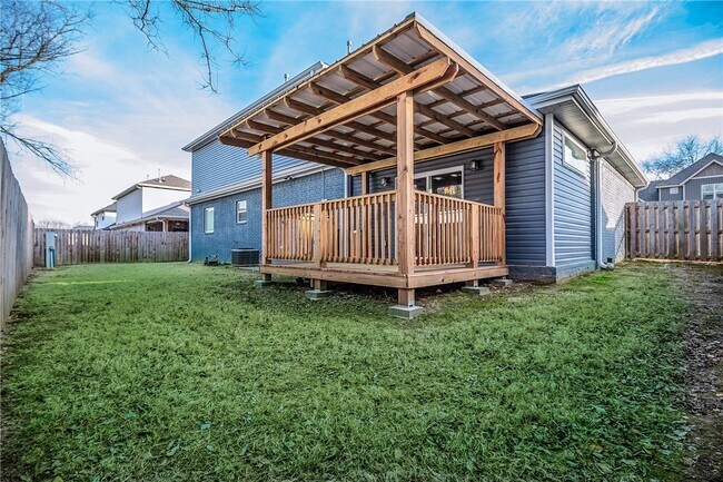 Building Photo - 350 W Kinniburgh Dr