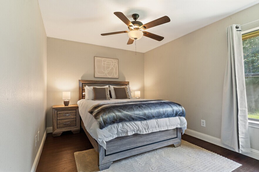 Building Photo - 19 Alamosa Dr