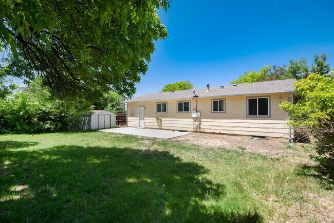 Building Photo - 16176 E Bates Dr