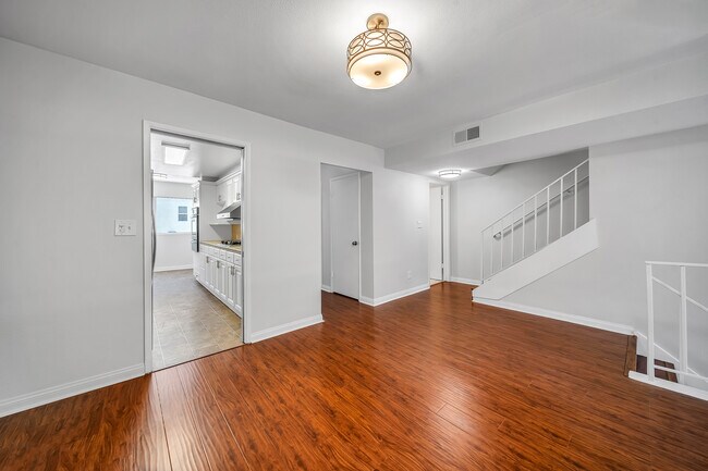 Building Photo - 11260 Overland Ave