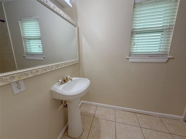 Building Photo - 1808 Dolphin Dr