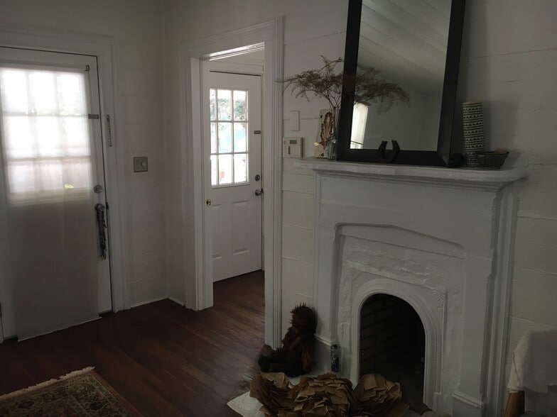 Building Photo - 627 Tennelle St SE