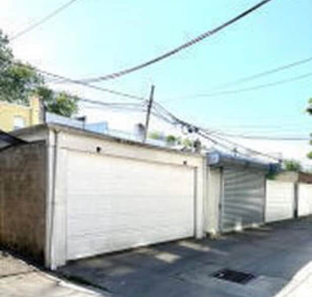 Building Photo - 2076 Coyle St