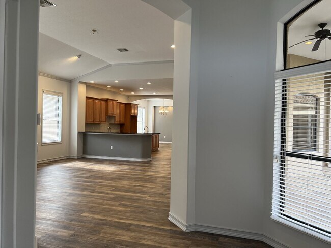 Building Photo - "Elegant 3-Bed, 3-Bath Home with a heated ...